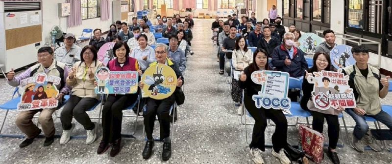 與仲介及宿舍管理業者合影 與仲介及宿舍管理業者合影